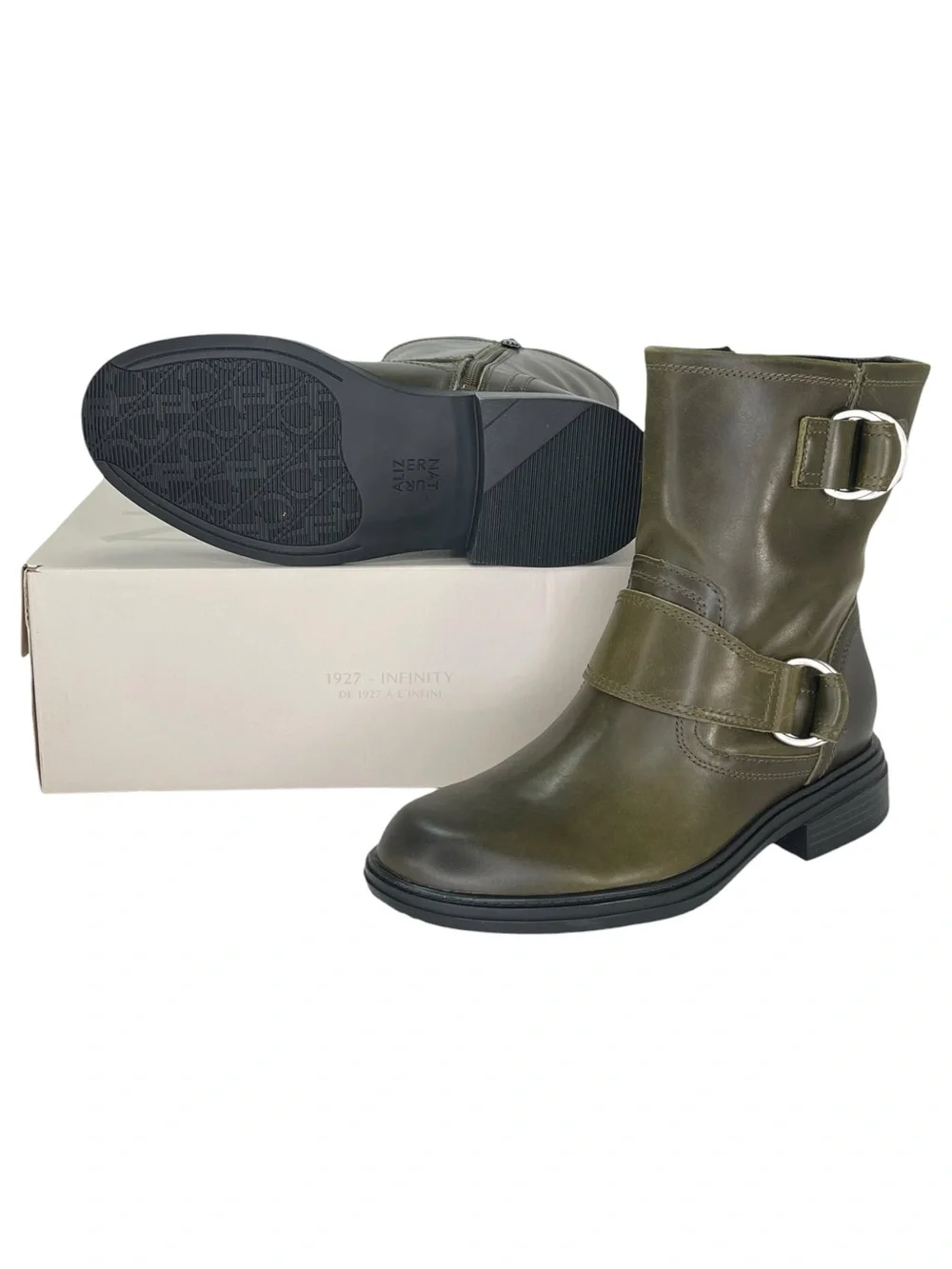 Naturalizer leather upper